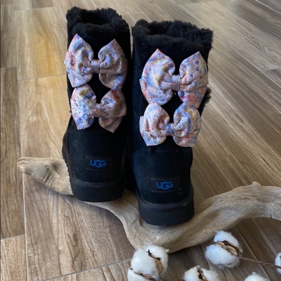 🌿UGG- W BAILEY BOW ABSTRACT SPLATTER BOOTS🌿 - Picture 4 of 13